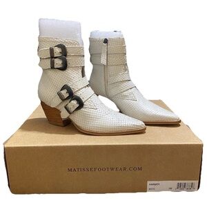 Matisse Harvey White Boots Leather Pointed Toe Double Buckle Zippered Size 7